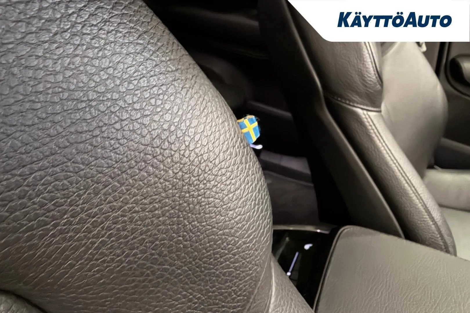 Volvo XC90 YLK-612 carousel image