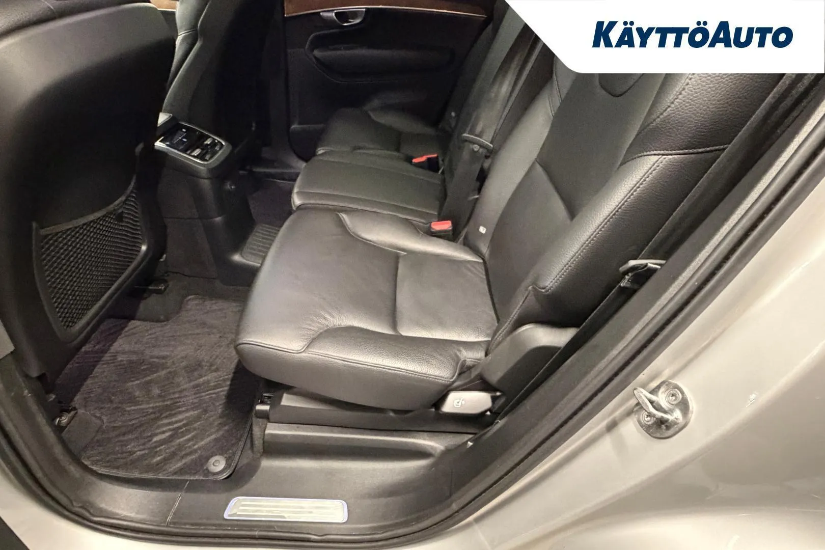 Volvo XC90 YLK-612 carousel image