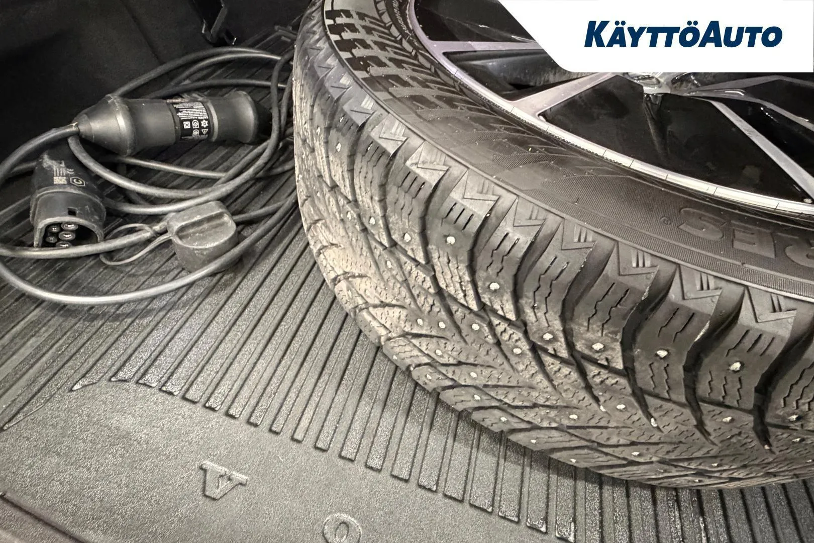 Volvo XC90 YLK-612 carousel image