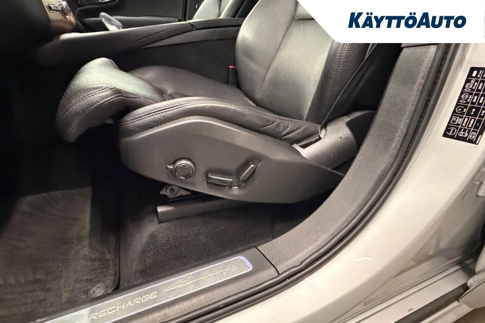 Volvo XC90 YLK-612 carousel image