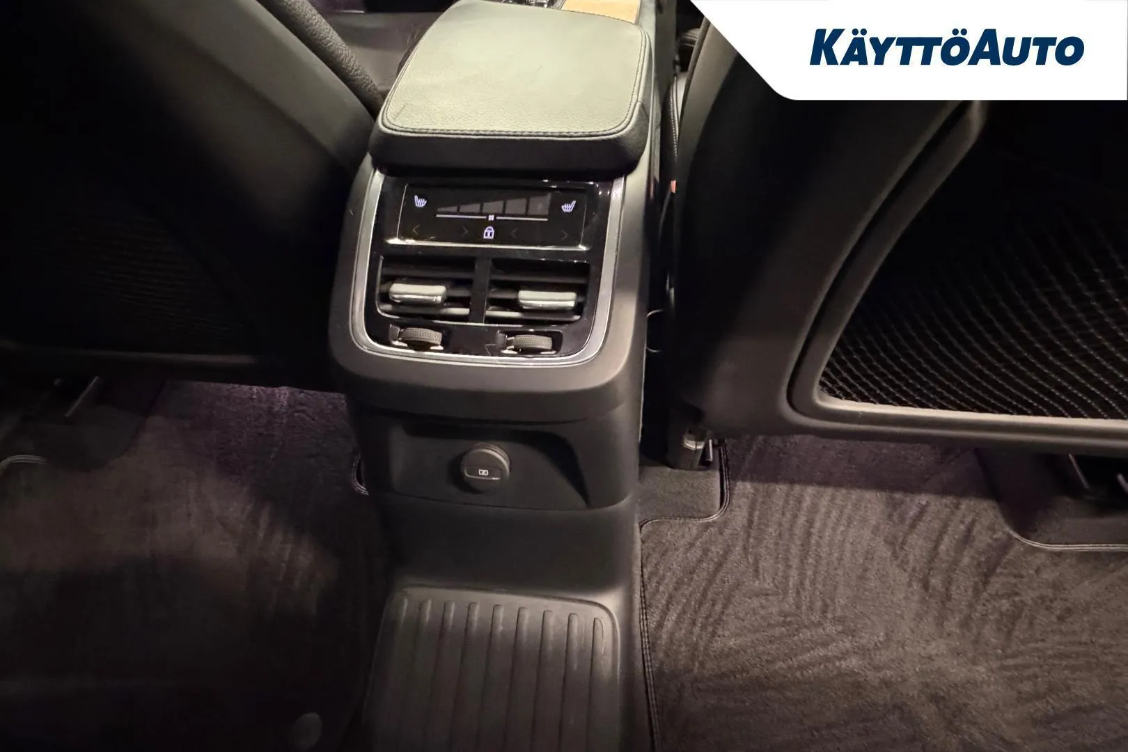 Volvo XC90 YLK-612 carousel image