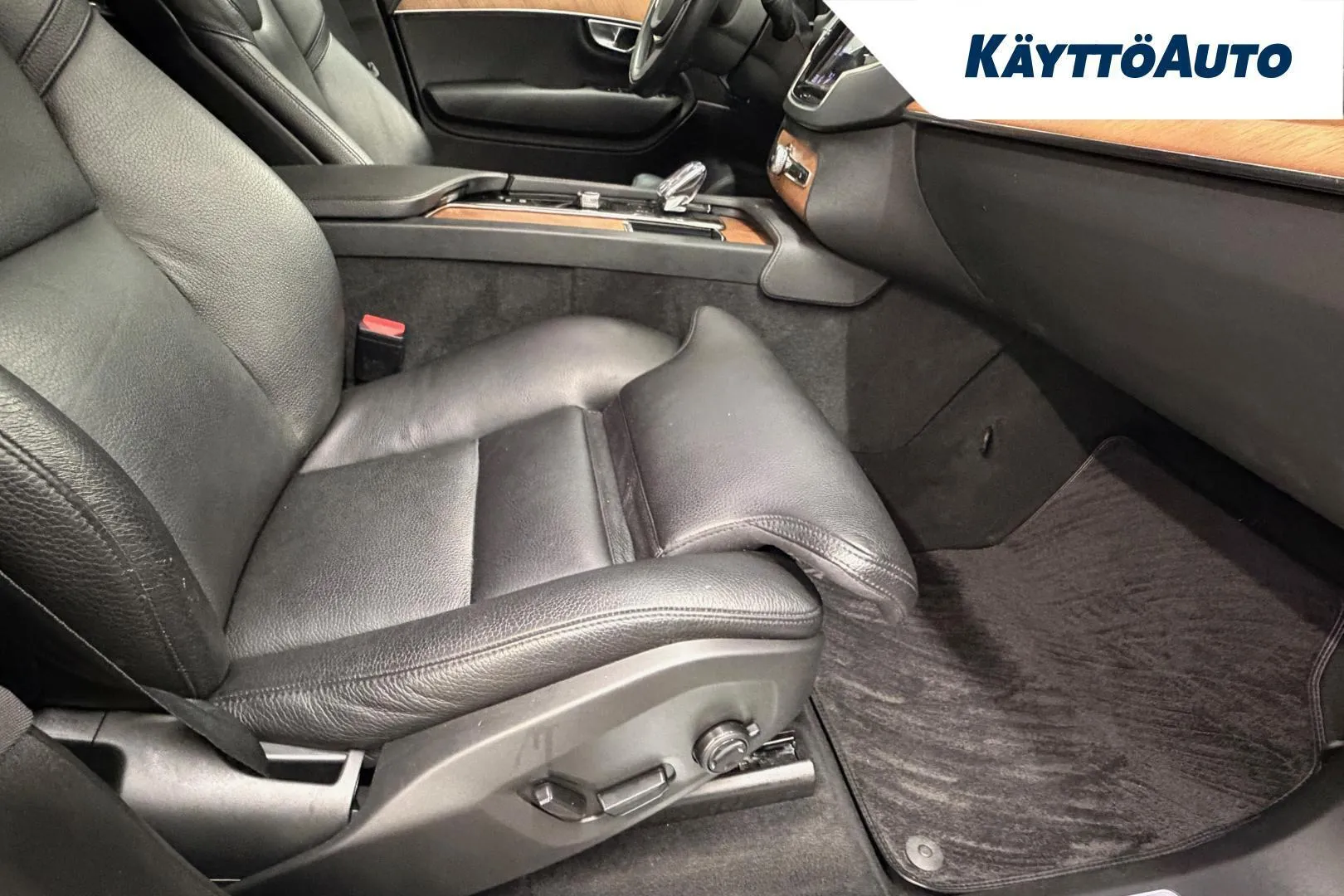 Volvo XC90 YLK-612 carousel image