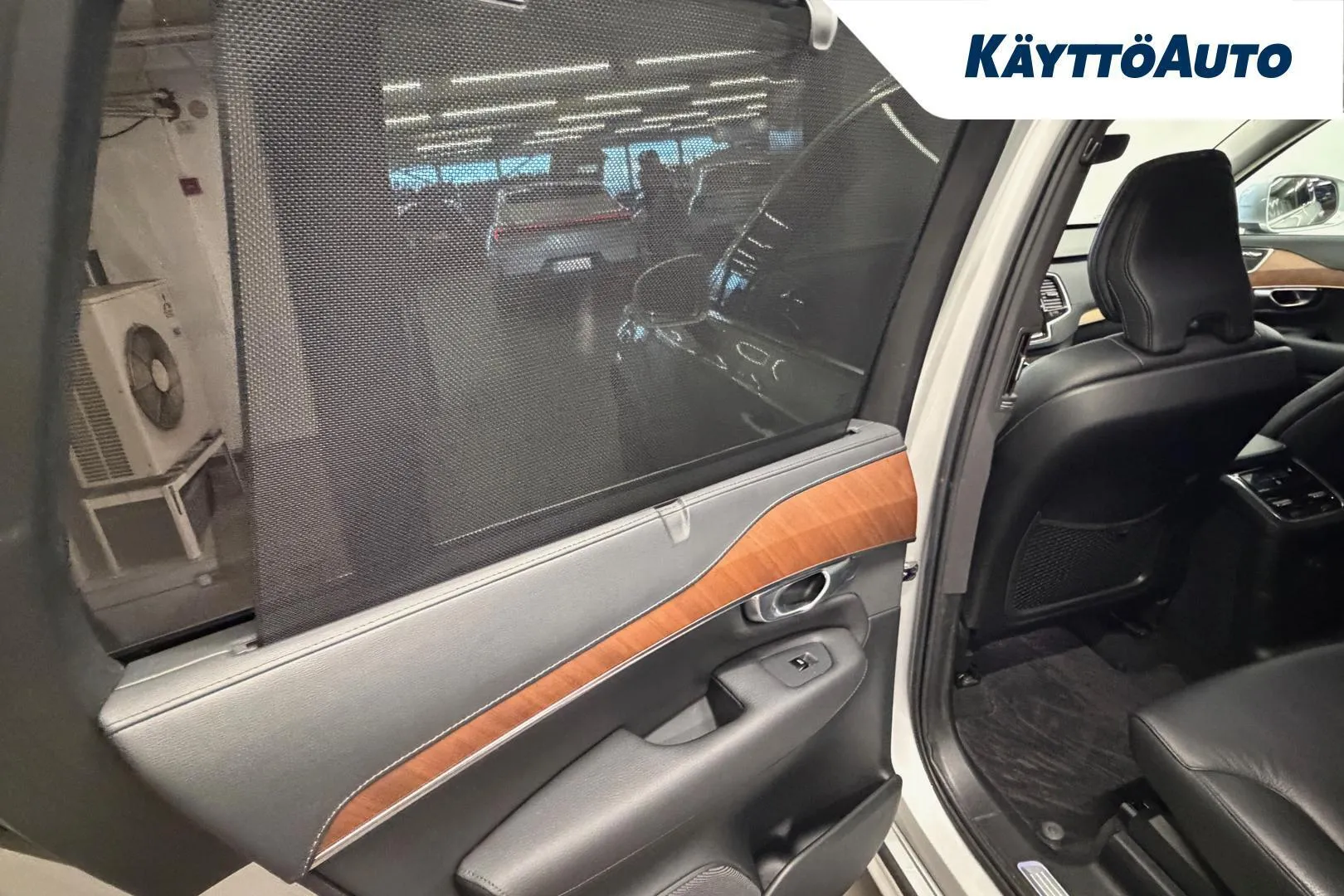 Volvo XC90 YLK-612 carousel image