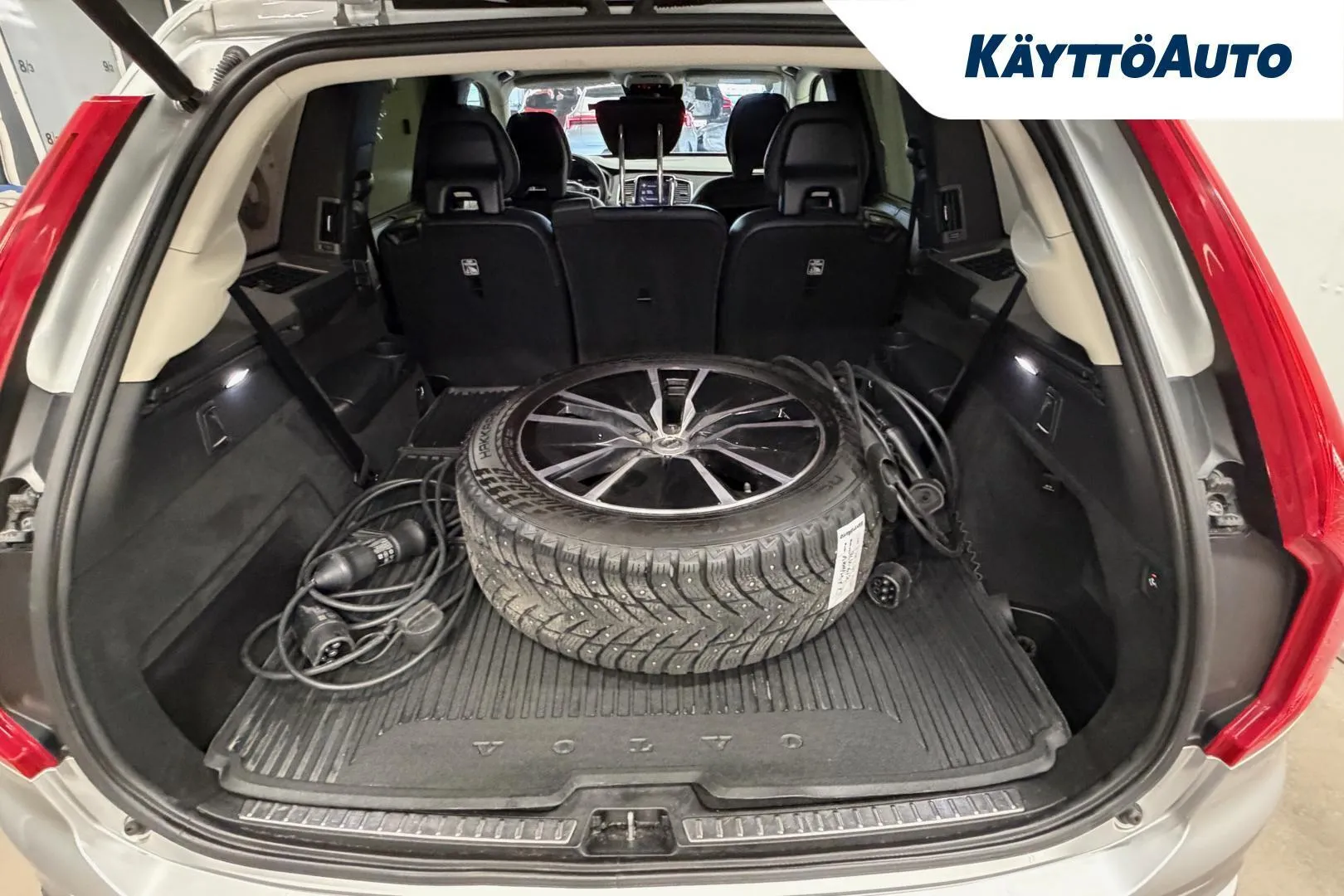 Volvo XC90 YLK-612 carousel image