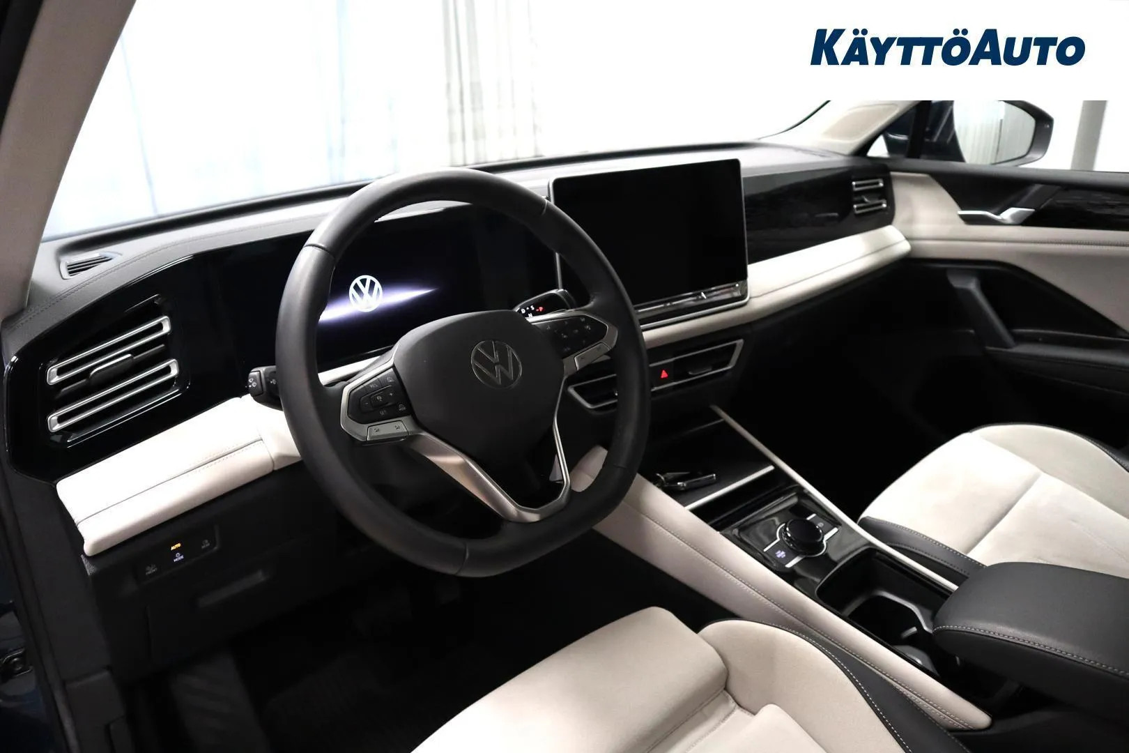 Volkswagen Tiguan RXB-615 carousel image