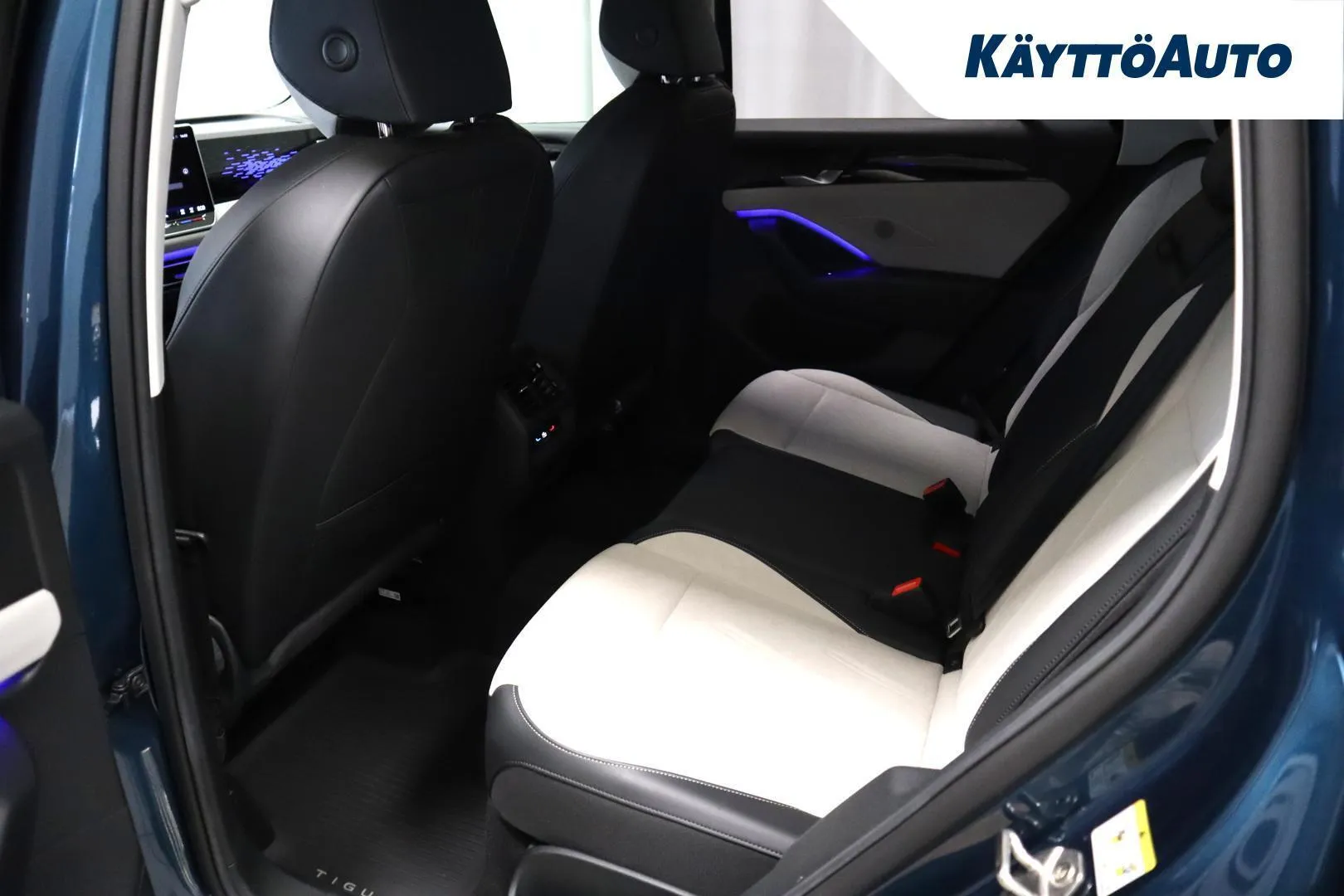 Volkswagen Tiguan RXB-615 carousel image