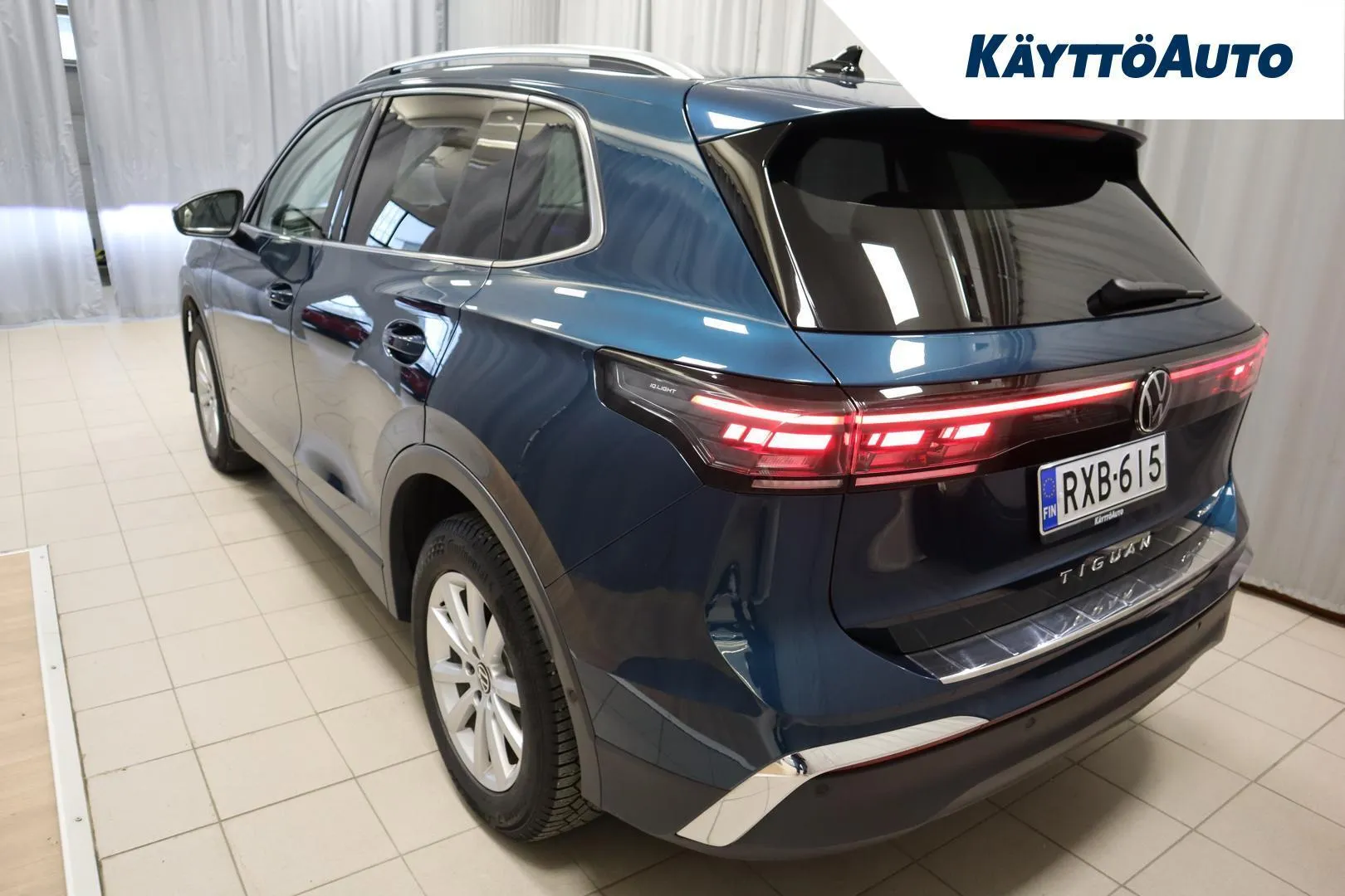 Volkswagen Tiguan RXB-615 carousel image