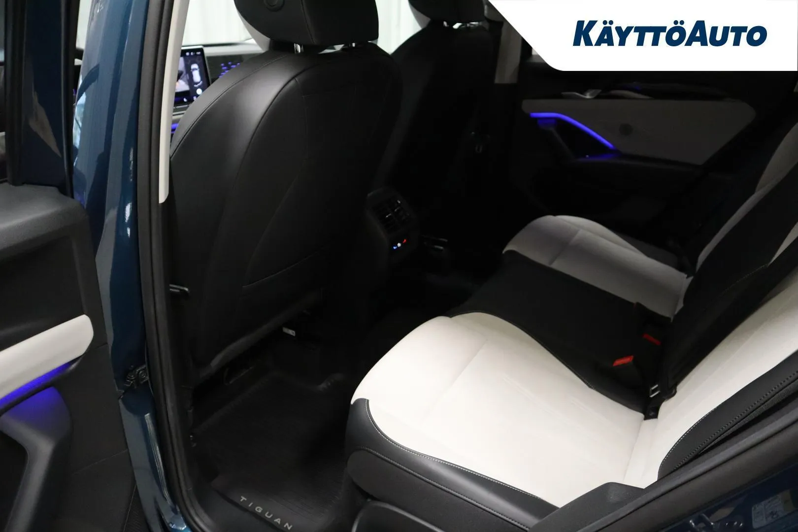 Volkswagen Tiguan RXB-615 carousel image