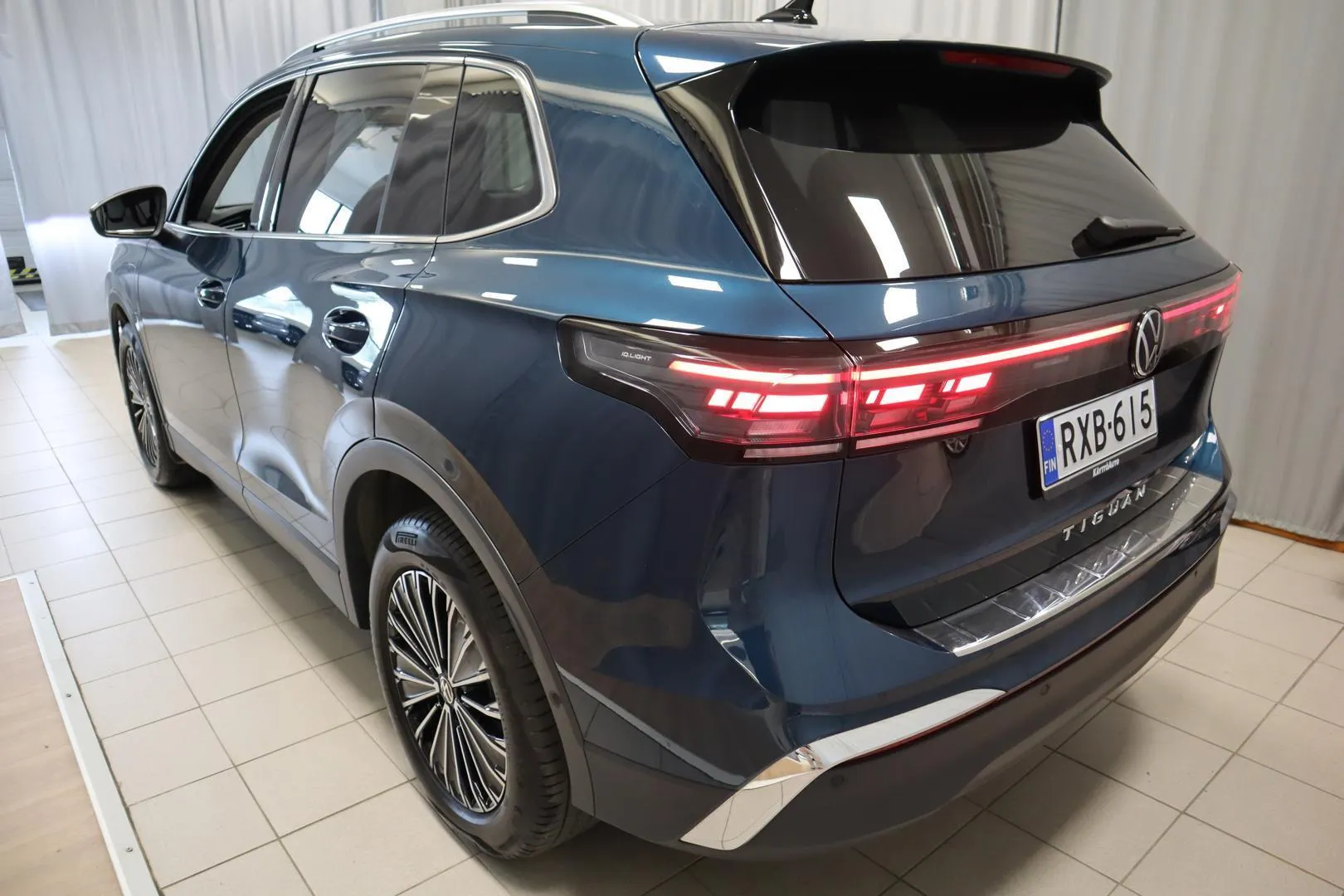 Volkswagen Tiguan RXB-615 carousel image