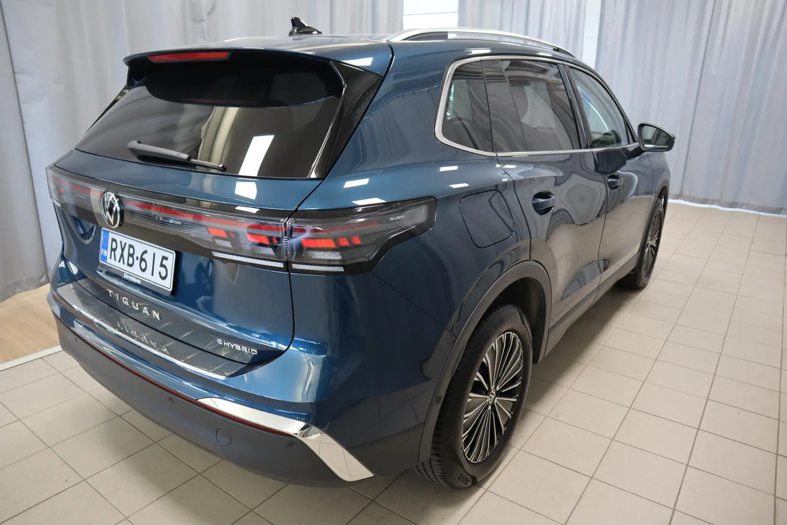 Volkswagen Tiguan RXB-615 carousel image