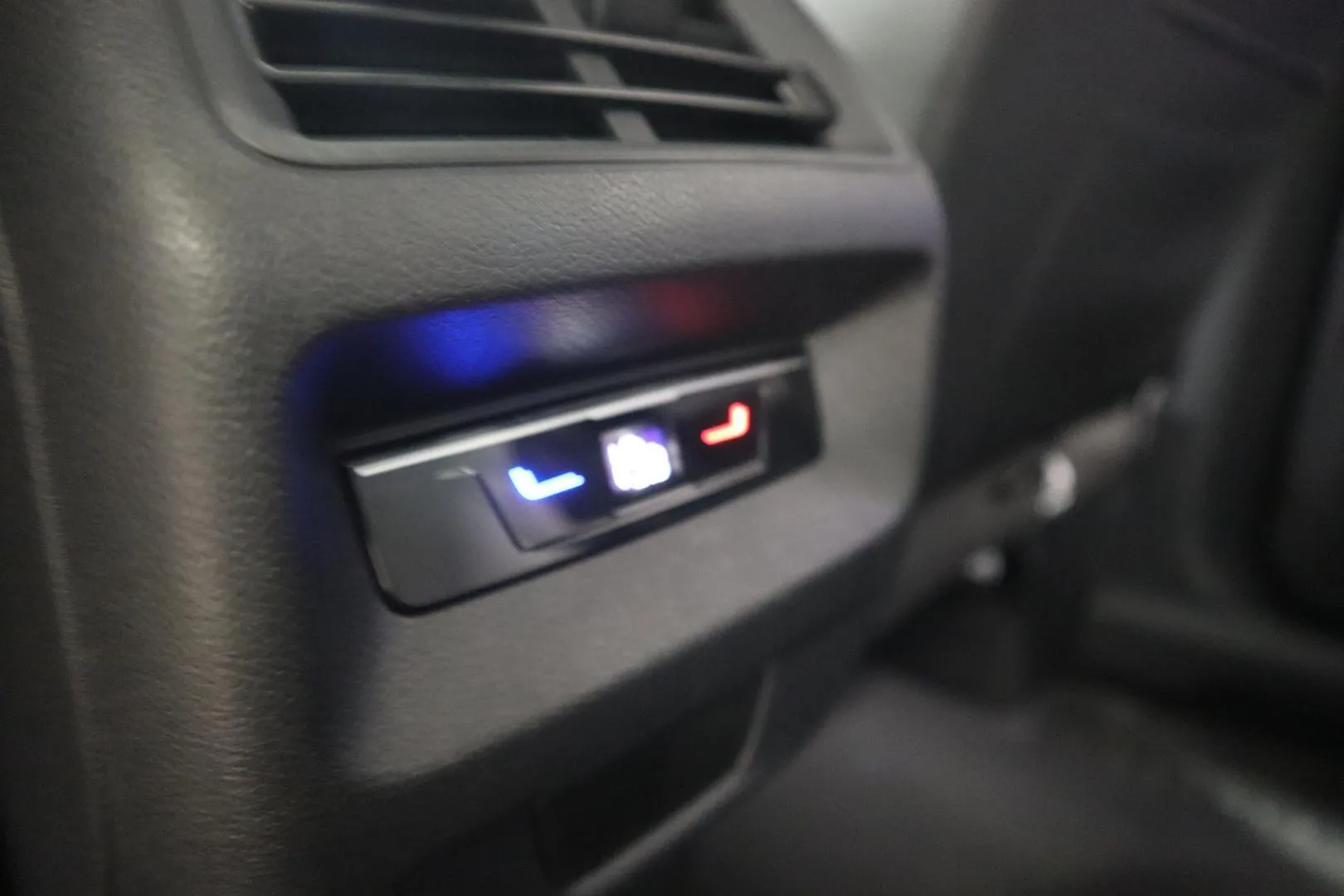 Volkswagen Tiguan RXB-615 carousel image