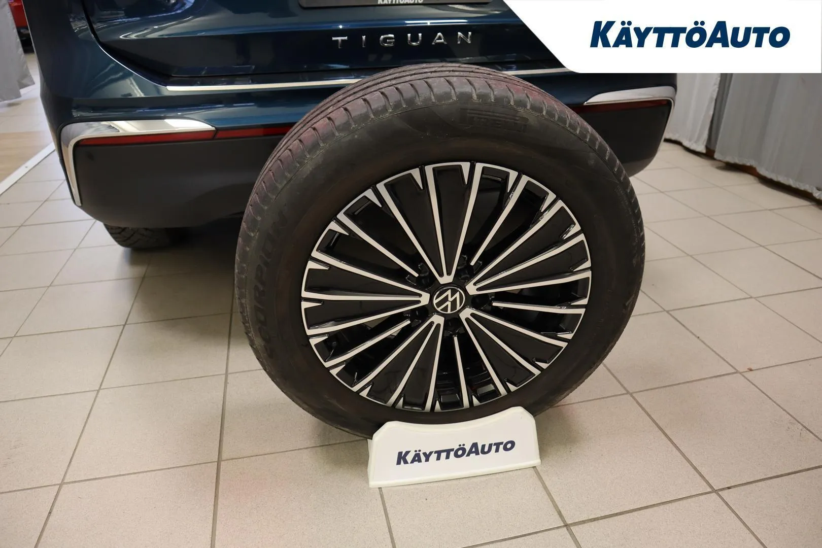 Volkswagen Tiguan RXB-615 carousel image