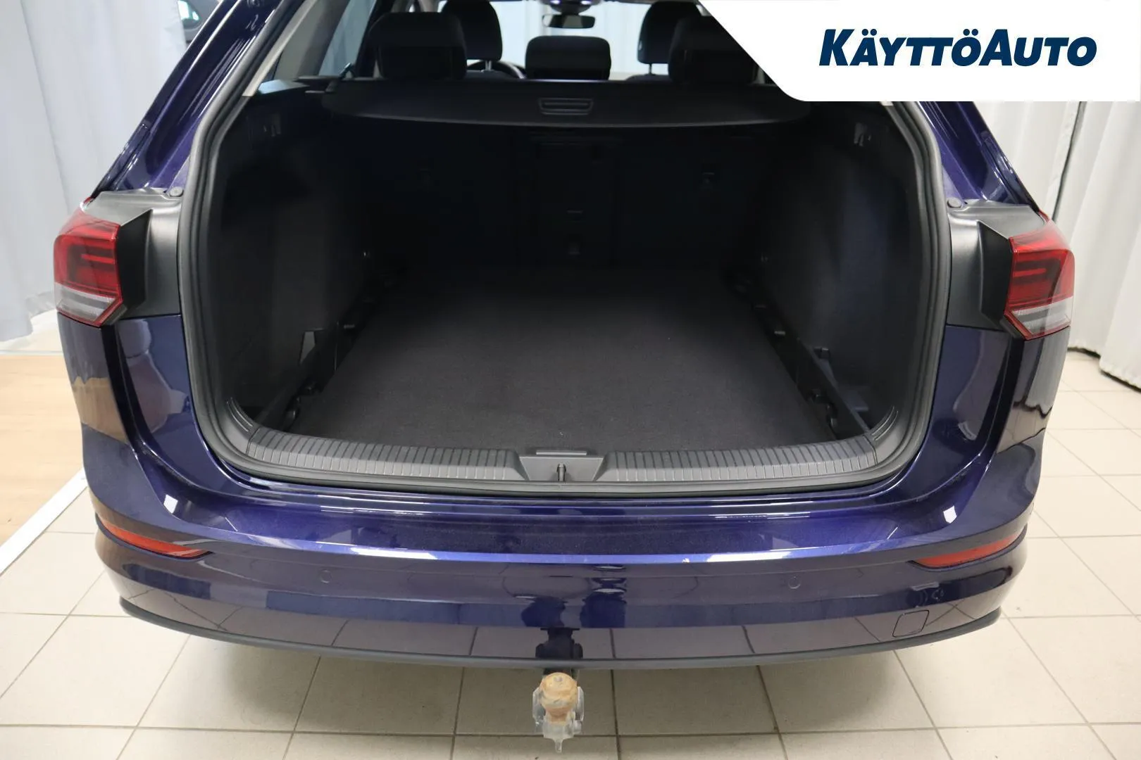 Volkswagen Golf YYA-887 carousel image