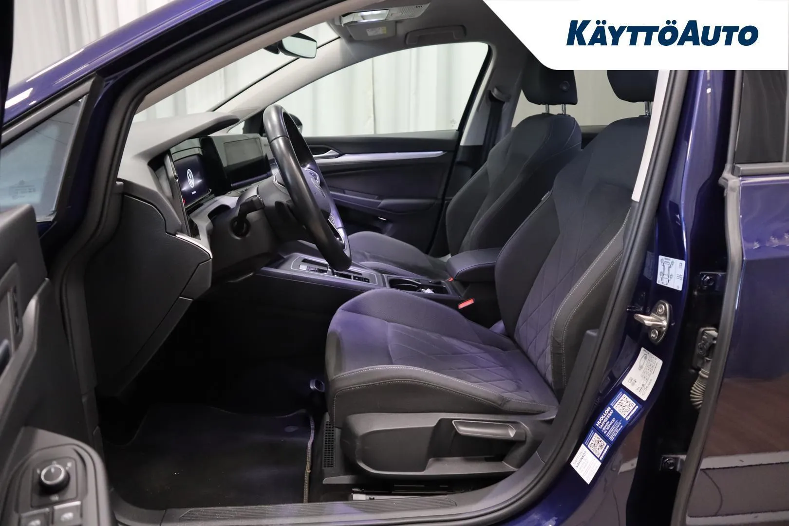 Volkswagen Golf YYA-887 carousel image