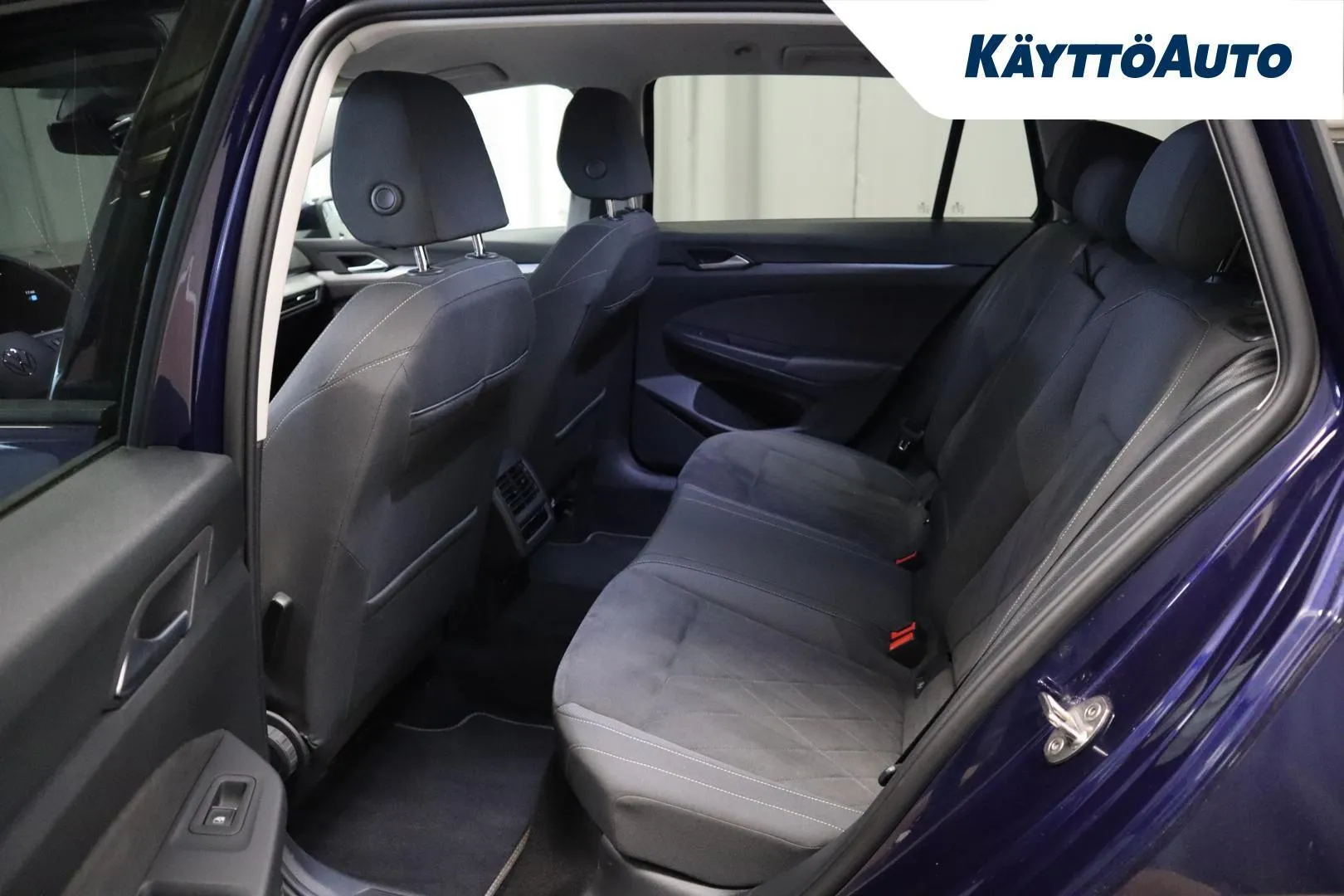 Volkswagen Golf YYA-887 carousel image