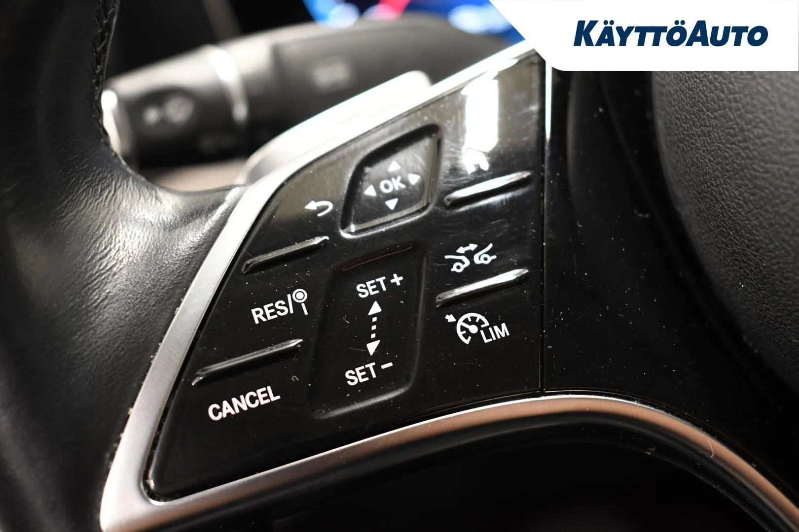 Mercedes-Benz E MOJ-694 carousel image