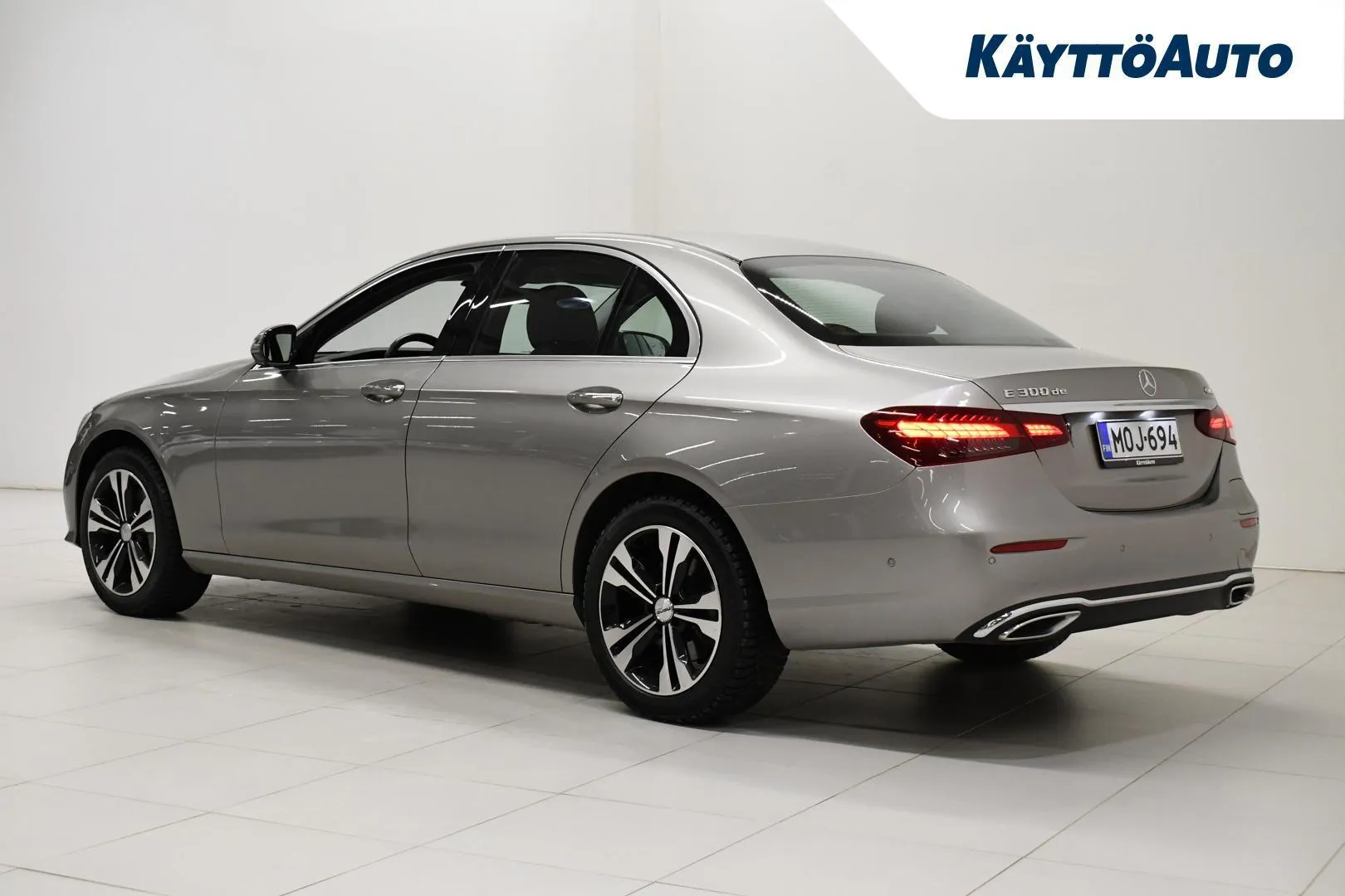 Mercedes-Benz E MOJ-694 carousel image