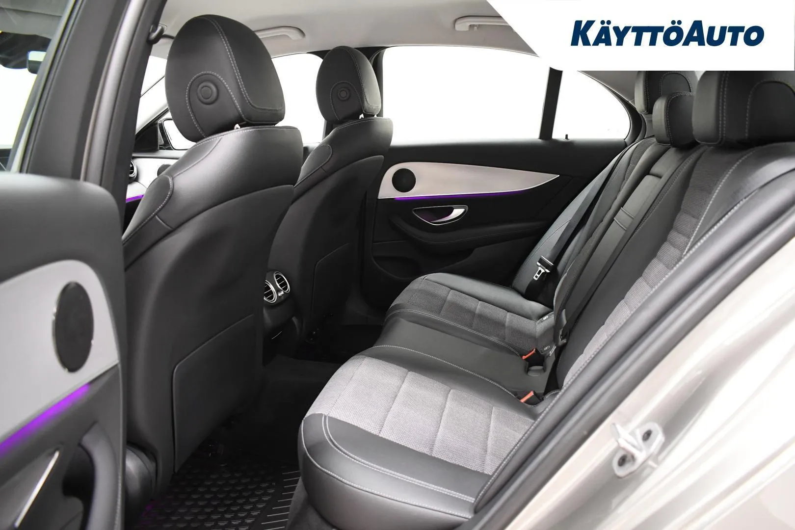 Mercedes-Benz E MOJ-694 carousel image