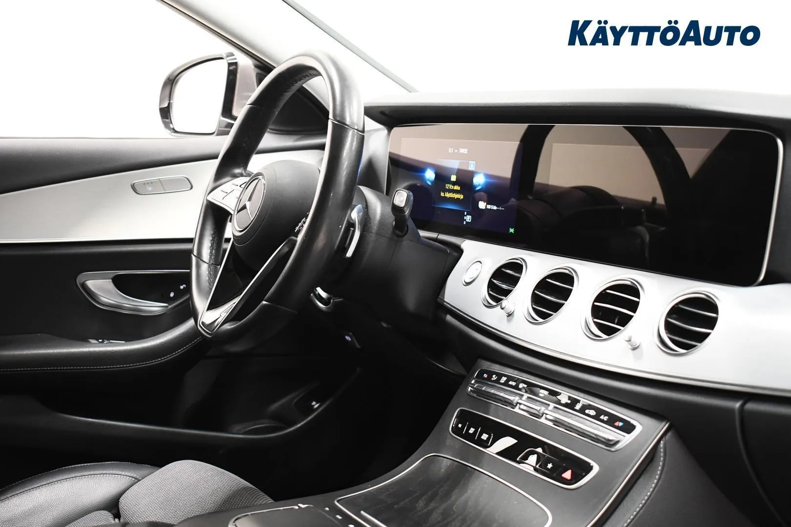 Mercedes-Benz E MOJ-694 carousel image