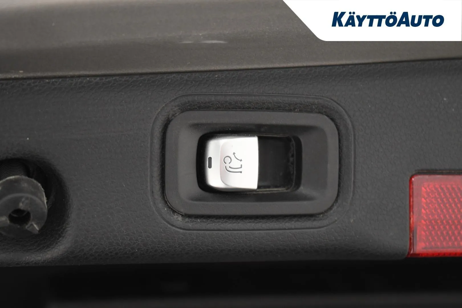 Mercedes-Benz E MOJ-694 carousel image