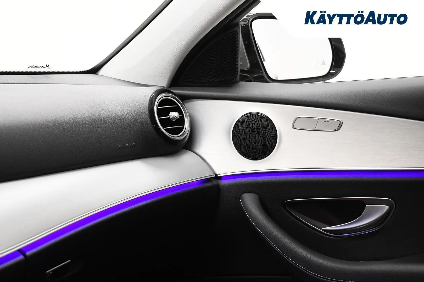 Mercedes-Benz E MOJ-694 carousel image