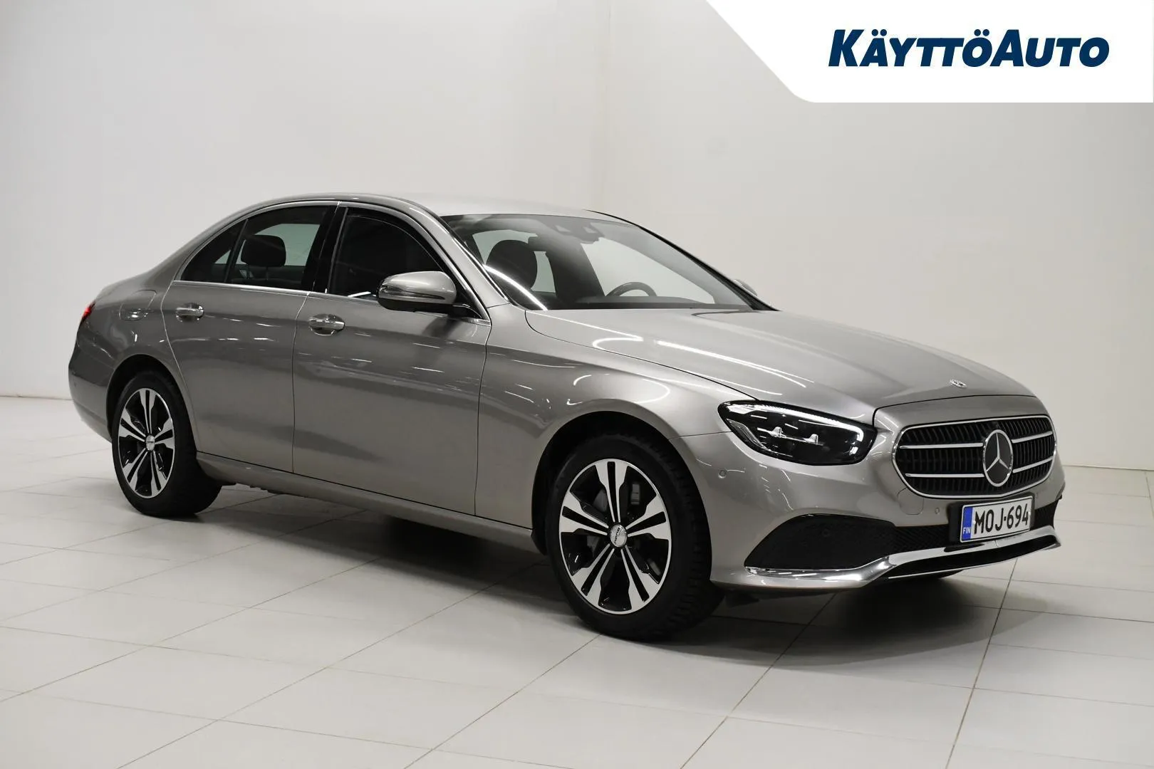 Mercedes-Benz E MOJ-694 carousel image