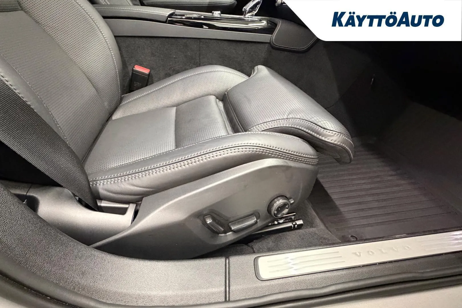 Volvo V60 RXC-365 carousel image