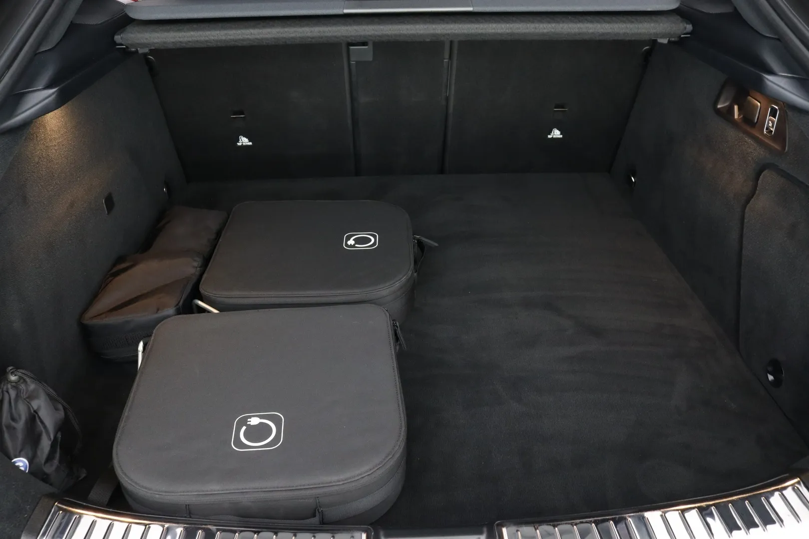 Mercedes-Benz GLE ZPH-941 carousel image