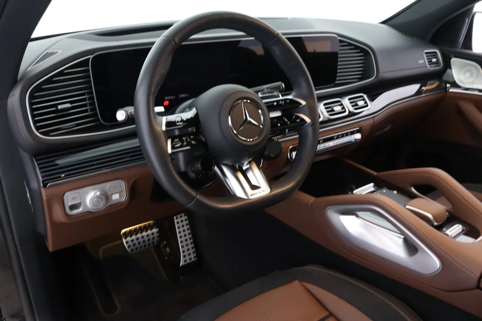 Mercedes-Benz GLE ZPH-941 carousel image