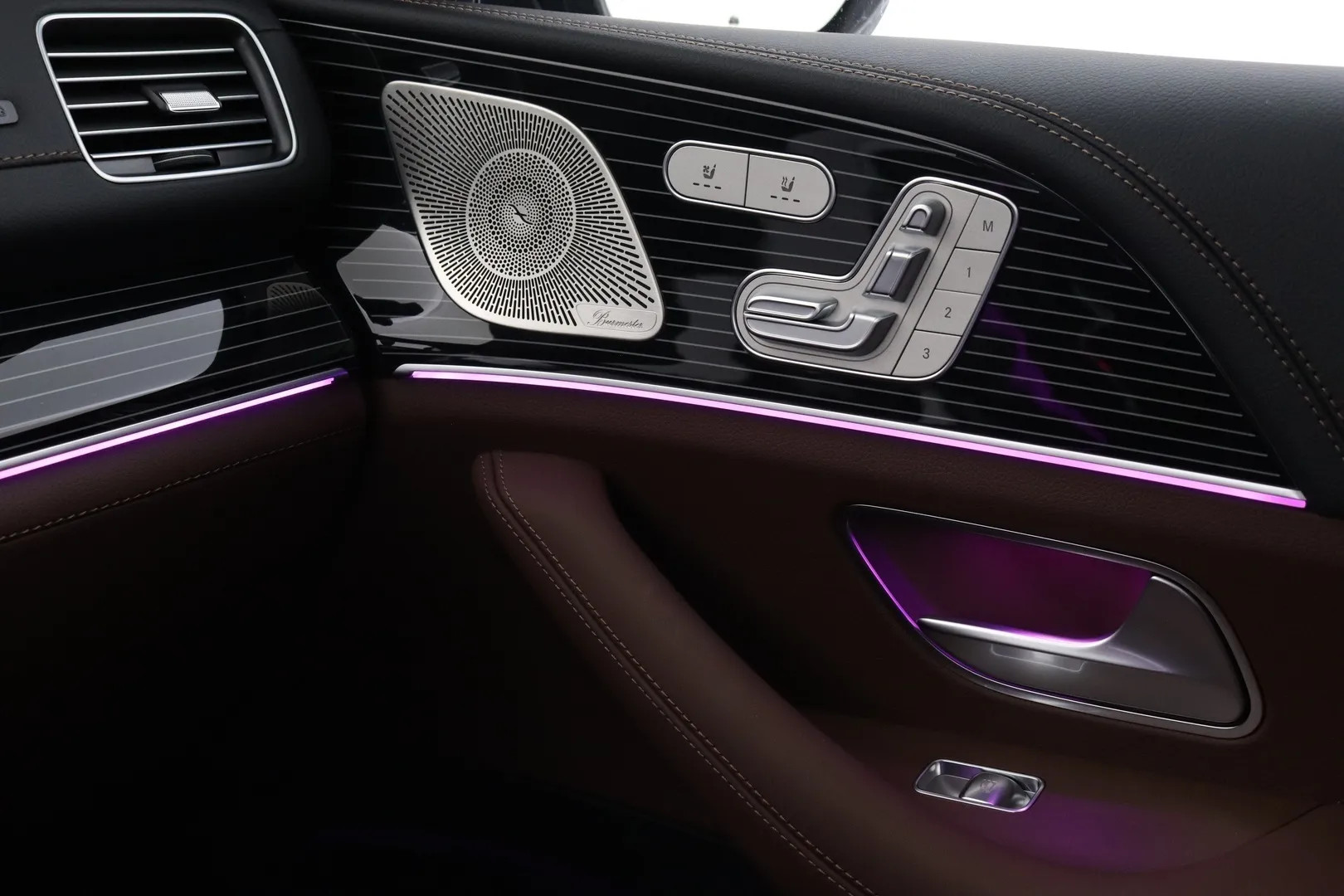 Mercedes-Benz GLE ZPH-941 carousel image