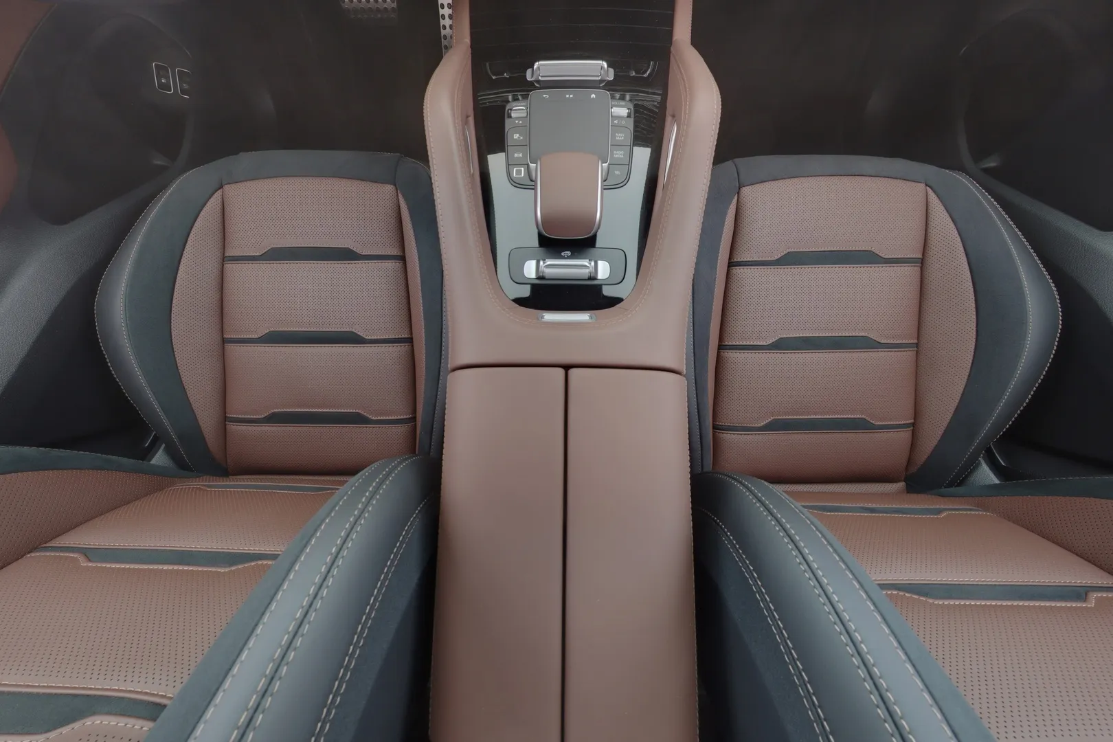 Mercedes-Benz GLE ZPH-941 carousel image
