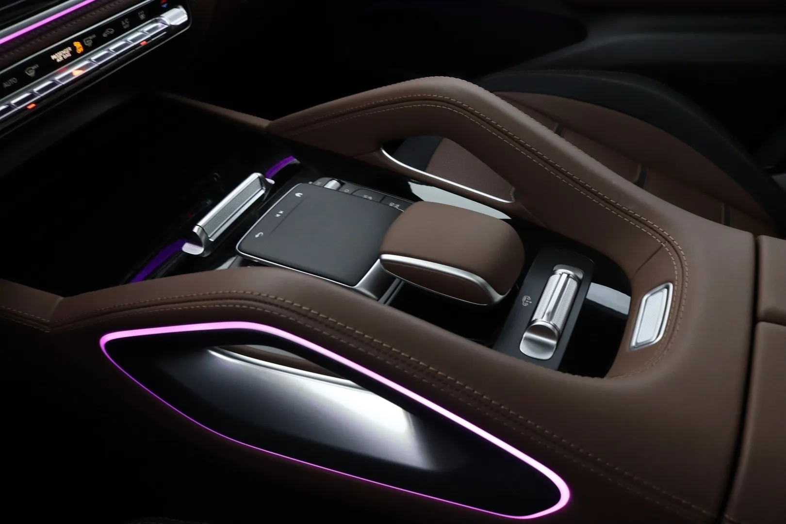 Mercedes-Benz GLE ZPH-941 carousel image
