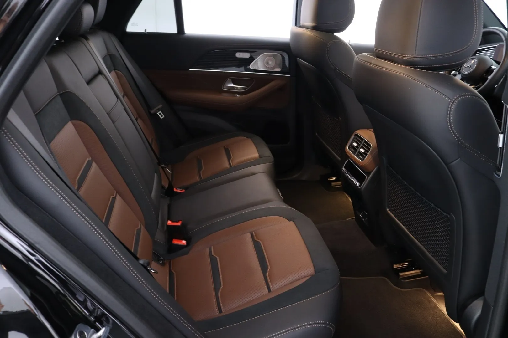 Mercedes-Benz GLE ZPH-941 carousel image