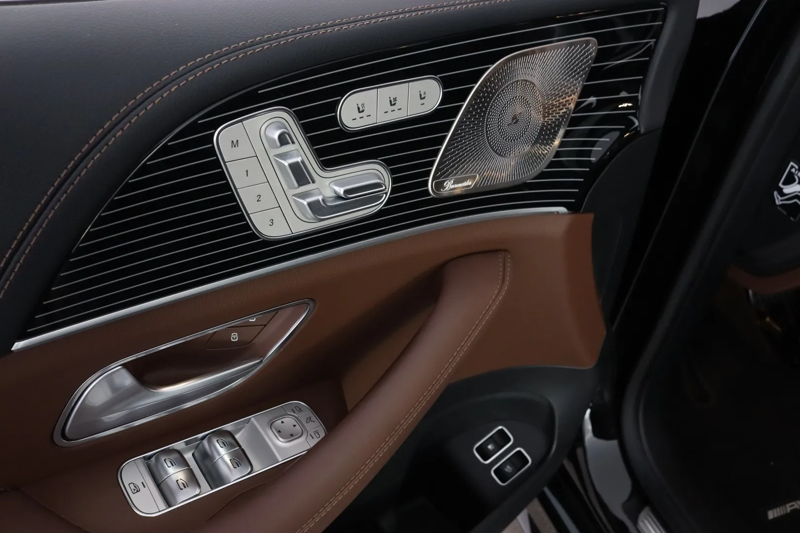 Mercedes-Benz GLE ZPH-941 carousel image
