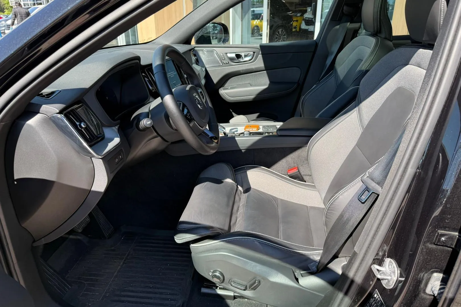 Volvo XC60 ISE-725 carousel image