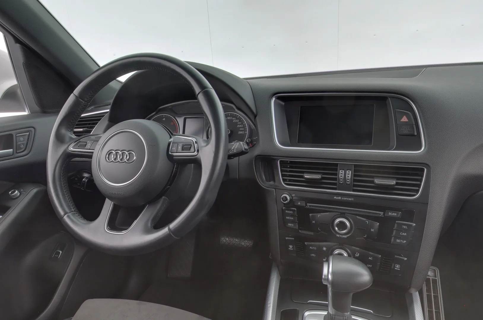 Audi Q5 RUE-689 carousel image