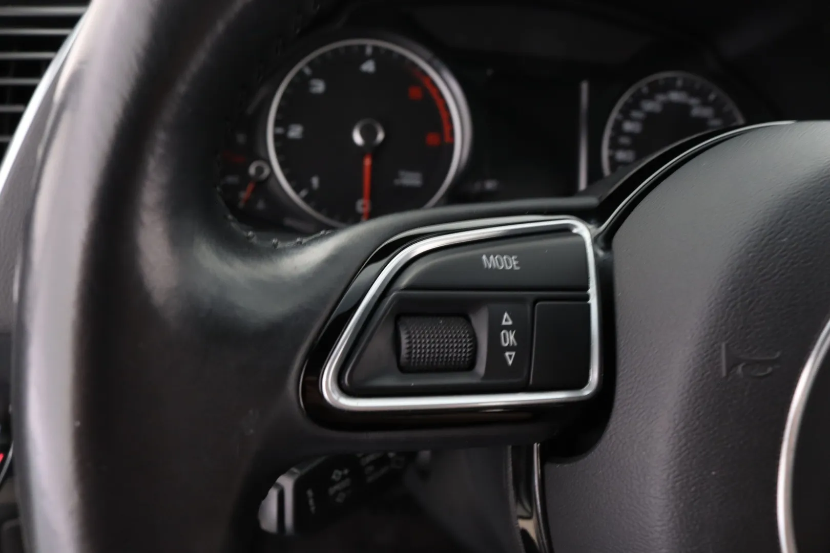 Audi Q5 RUE-689 carousel image