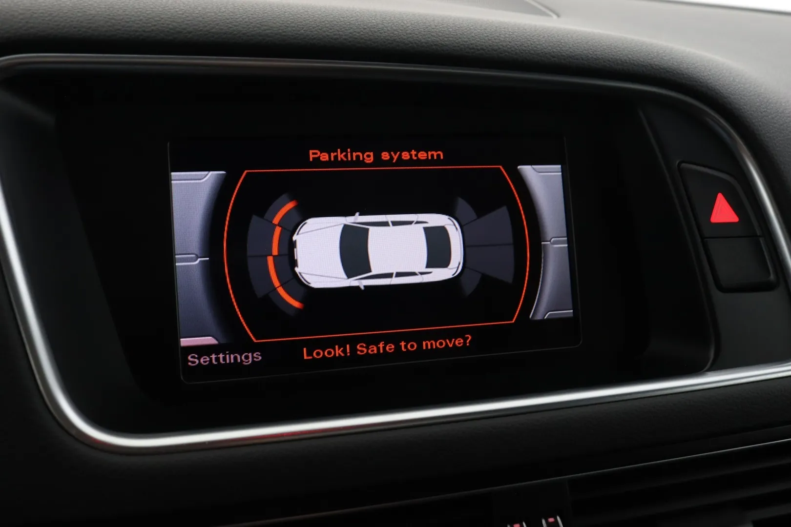 Audi Q5 RUE-689 carousel image