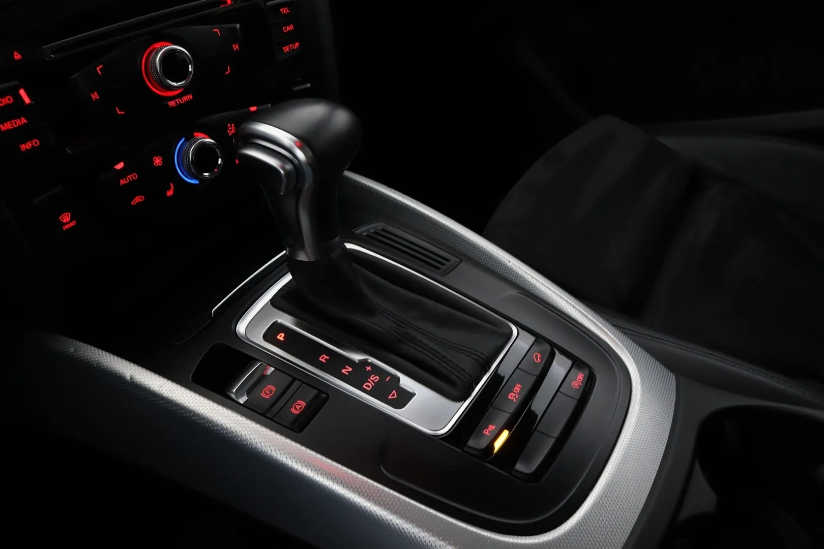 Audi Q5 RUE-689 carousel image