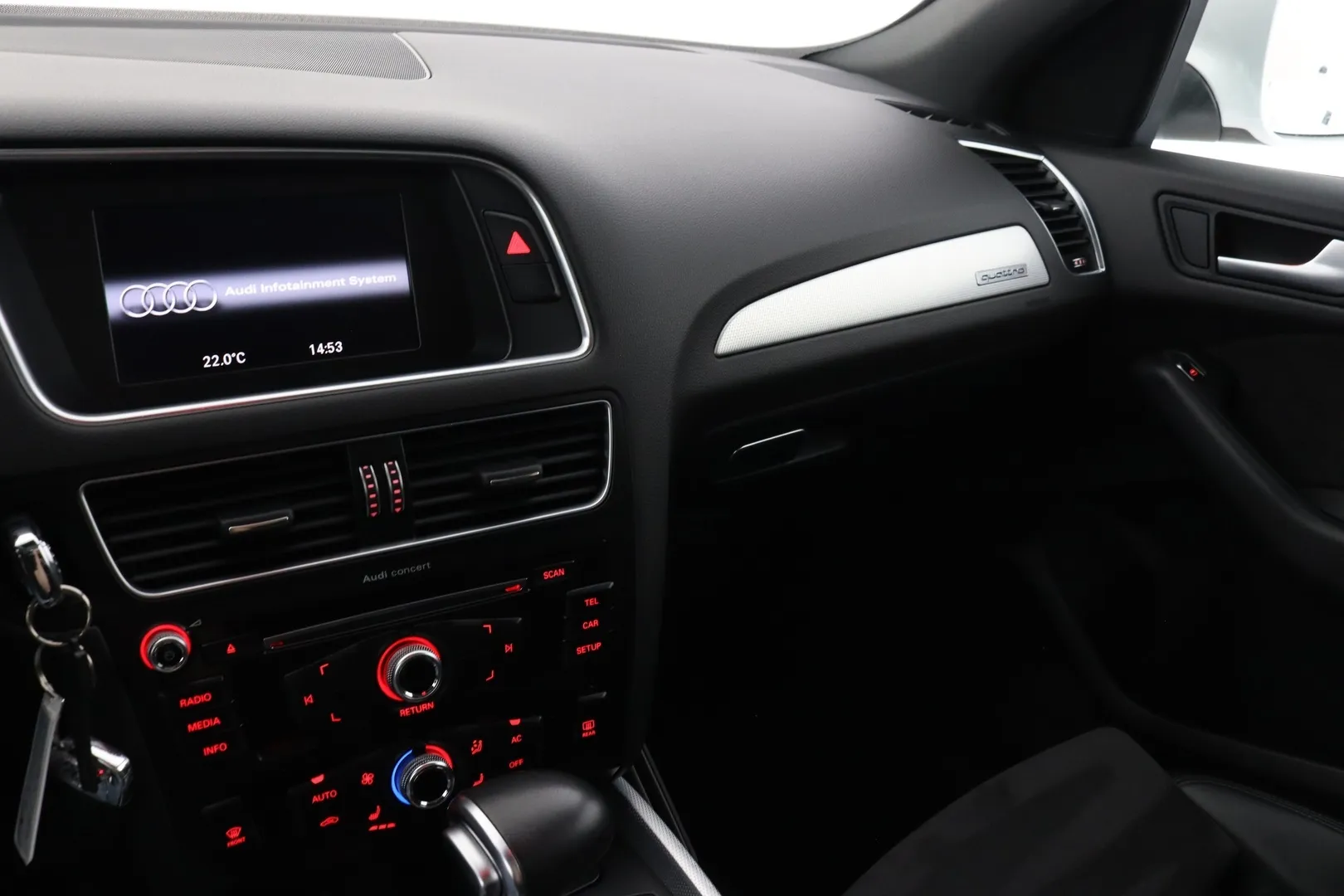 Audi Q5 RUE-689 carousel image
