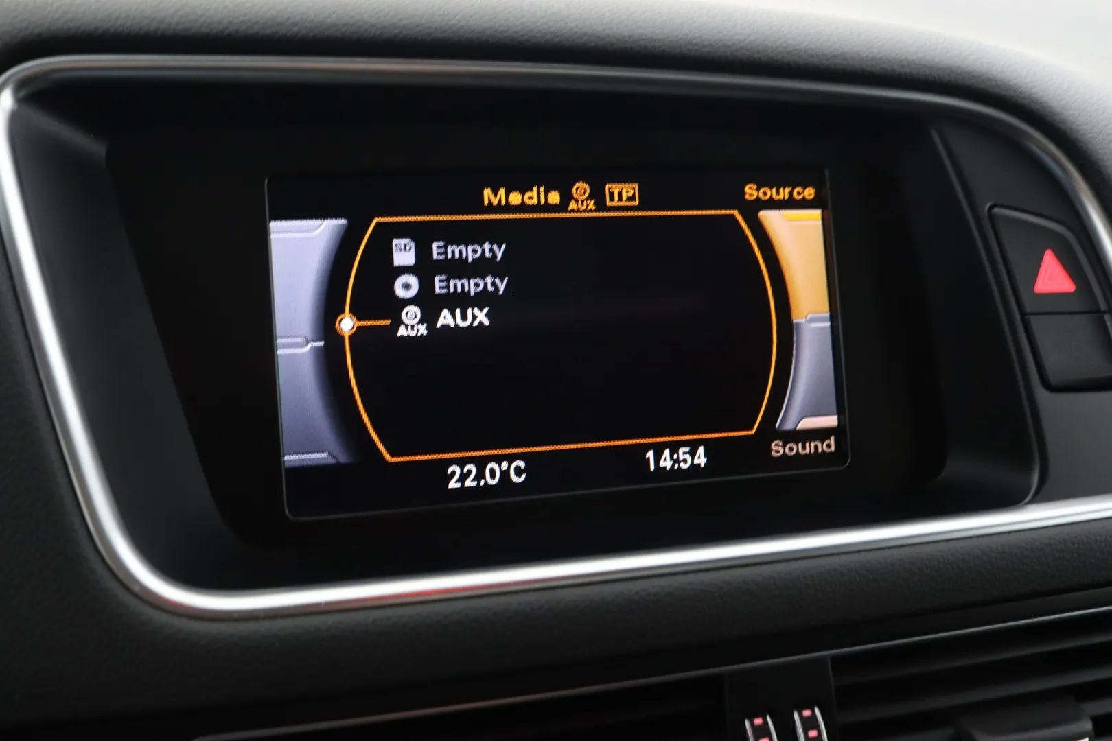 Audi Q5 RUE-689 carousel image