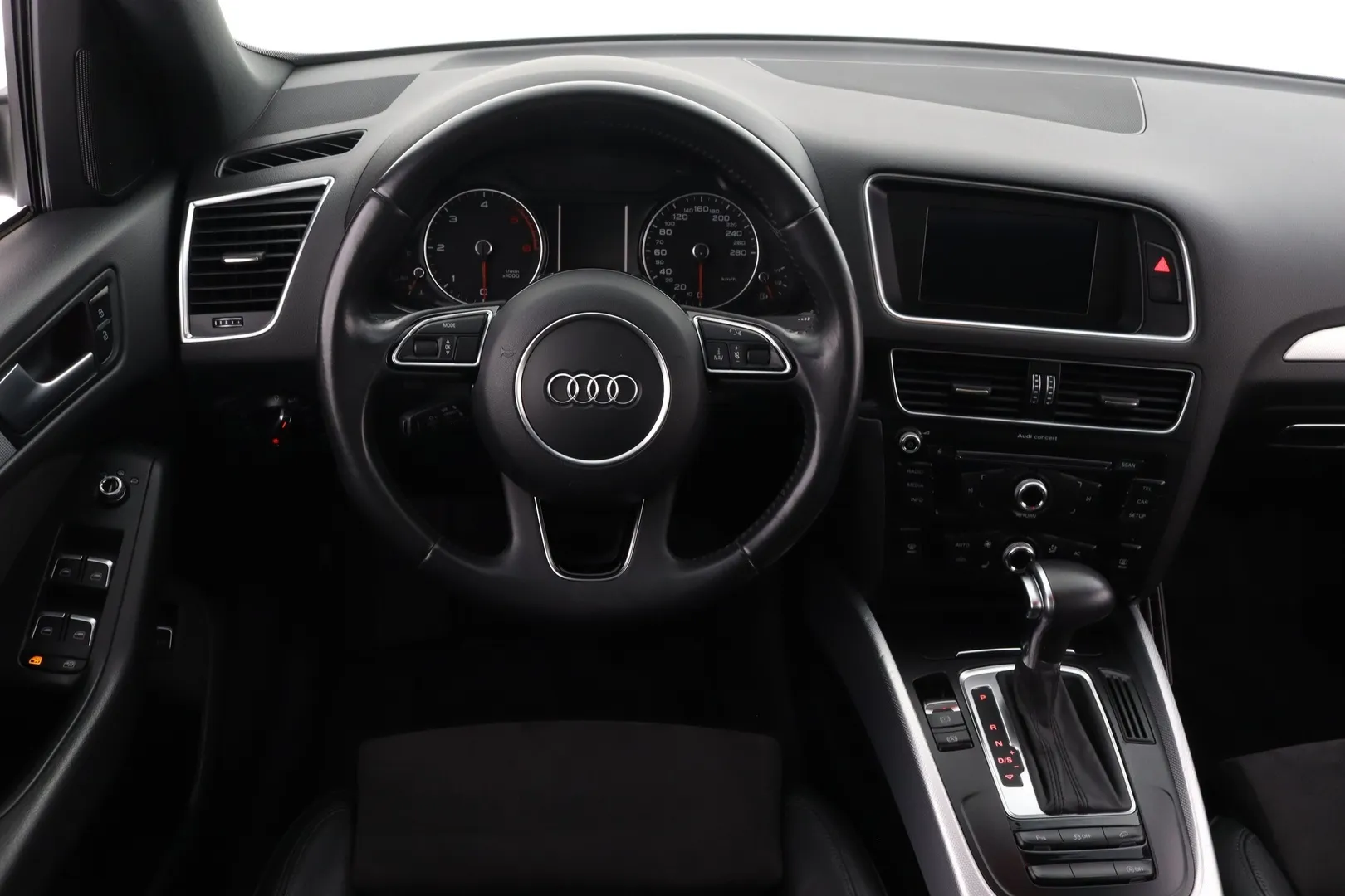 Audi Q5 RUE-689 carousel image