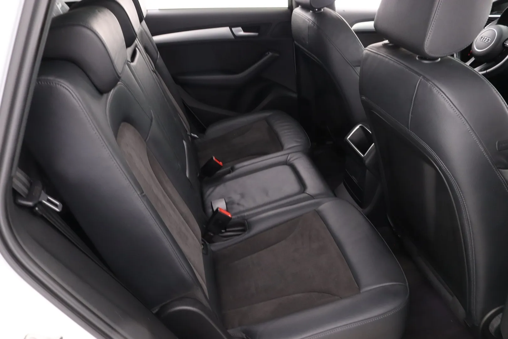 Audi Q5 RUE-689 carousel image