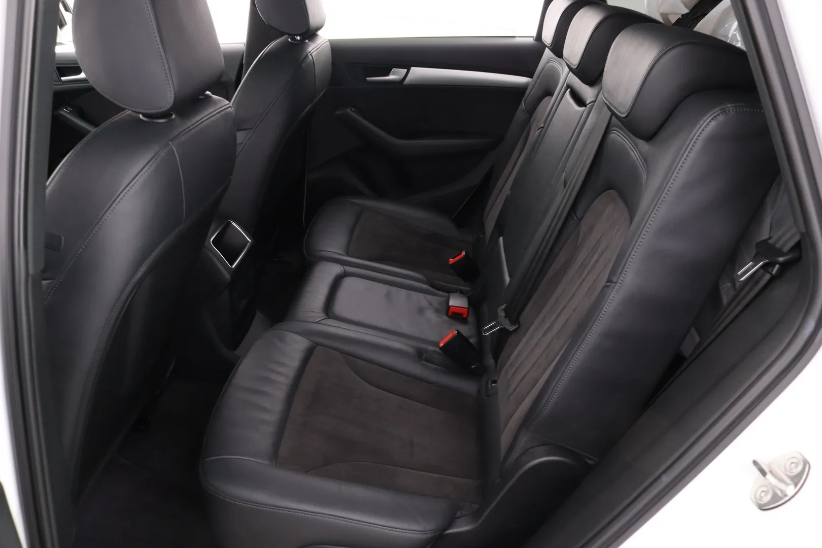 Audi Q5 RUE-689 carousel image