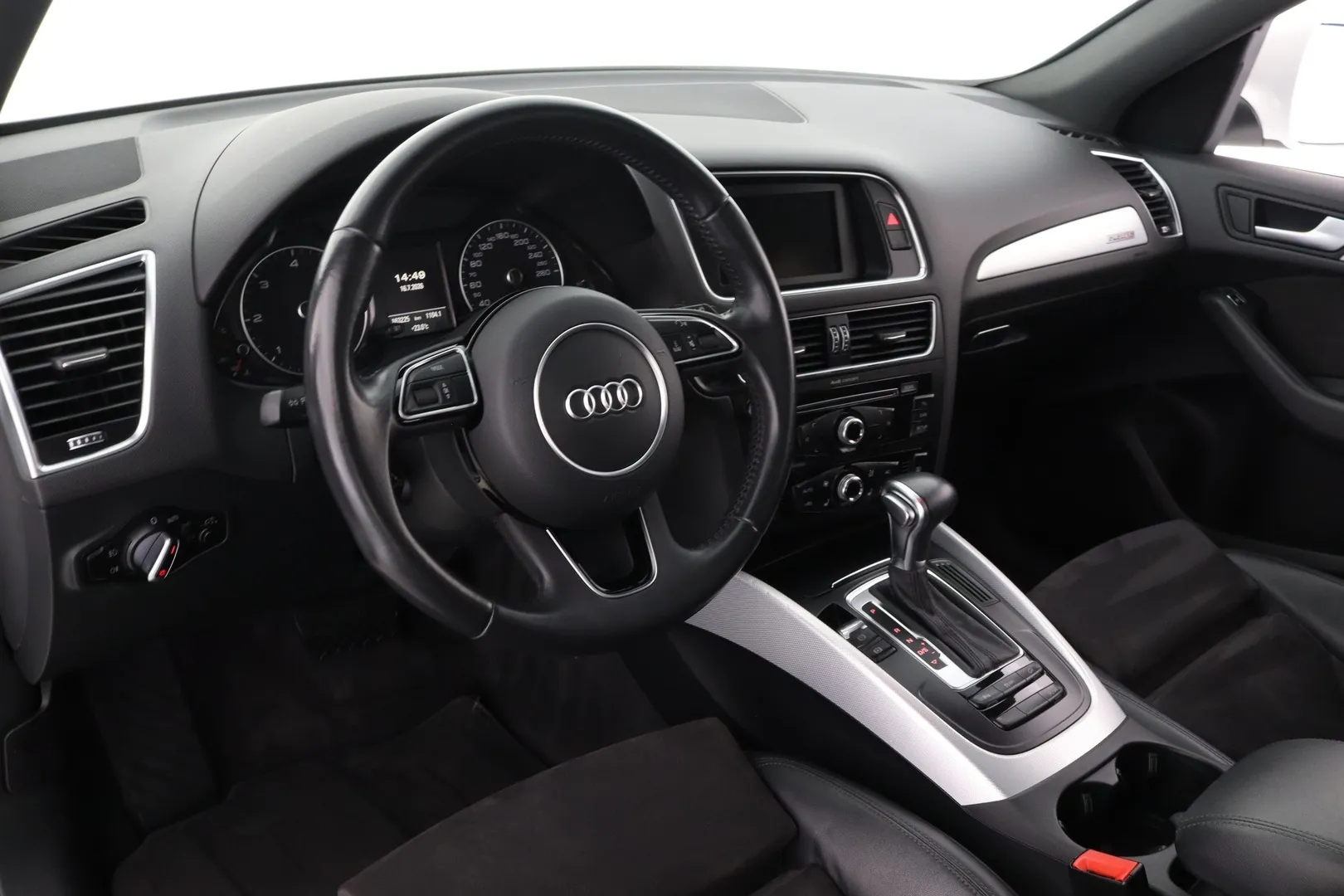 Audi Q5 RUE-689 carousel image