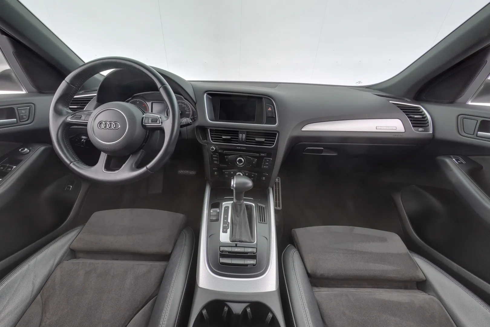 Audi Q5 RUE-689 carousel image