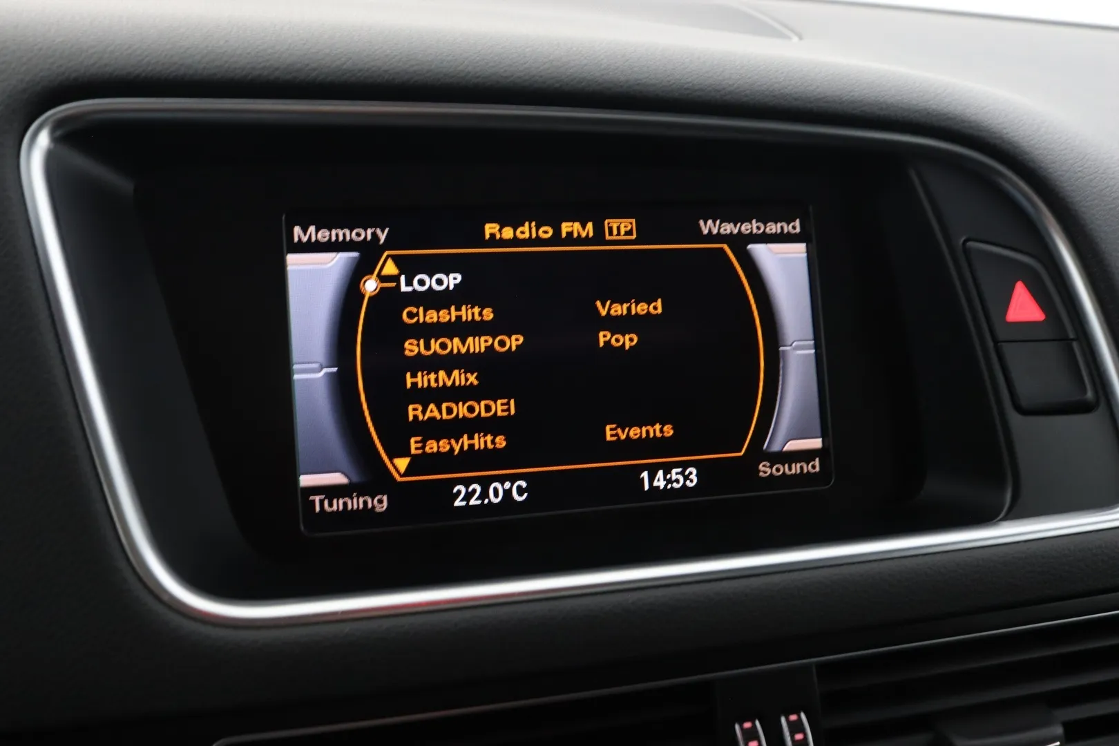 Audi Q5 RUE-689 carousel image