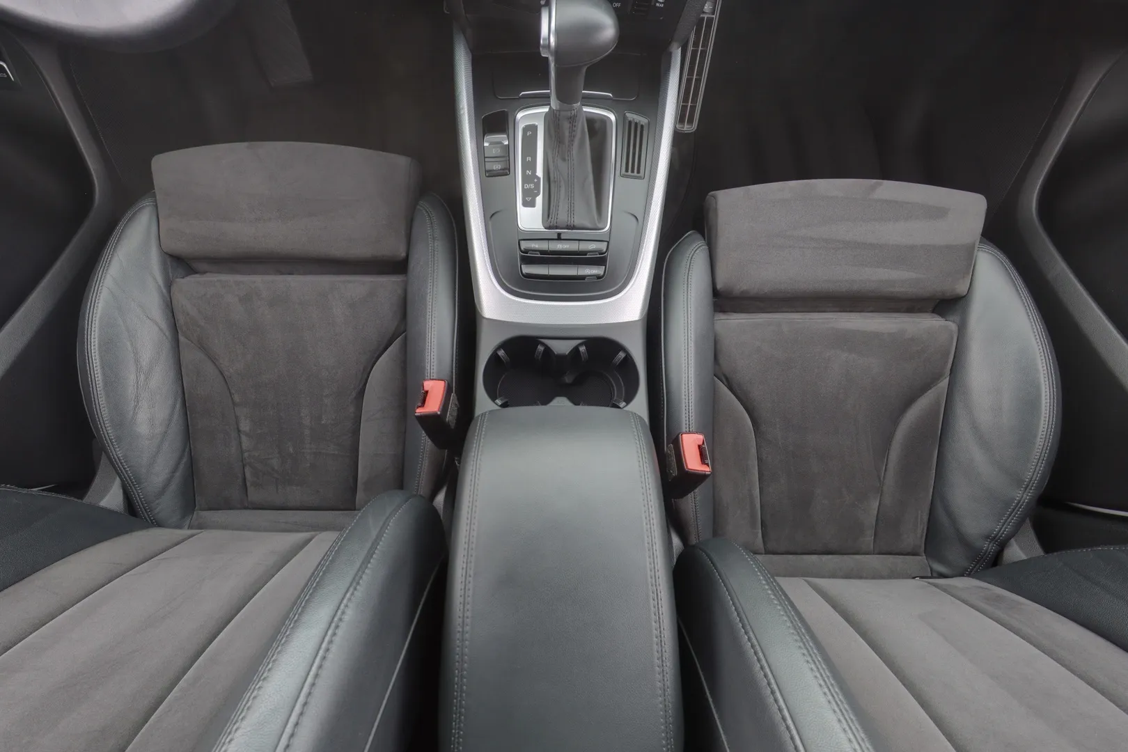 Audi Q5 RUE-689 carousel image