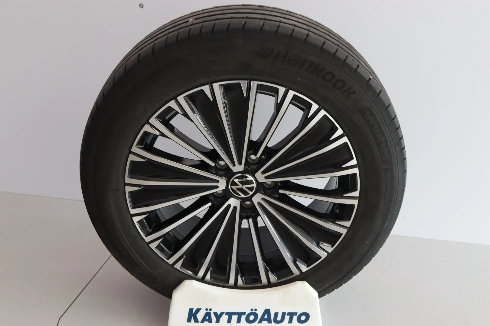 Volkswagen Passat LST-298 carousel image