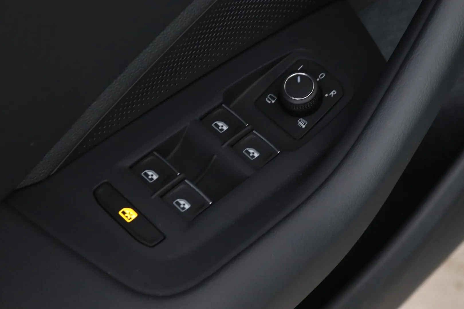 Volkswagen Passat LST-298 carousel image